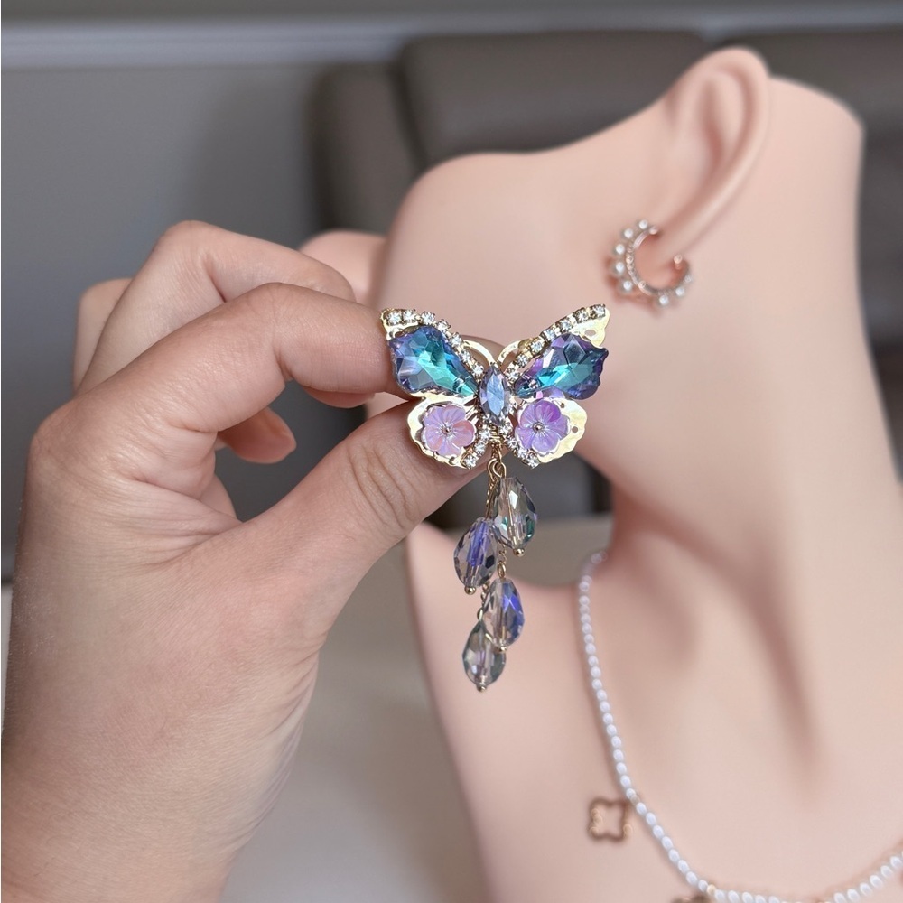 Elegant Butterfly Drop Brooch - Picture 2 of 4
